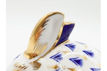 イギリス　ROYAL CROWN DERBY(ロイヤルクラウンダービー)　ペーパーウェイト　猫　うさぎ　繊細で華やかな色彩に心ときめくフィギュリン2点セット(ねこ、ネコ、兎、ウサギ、金彩、置物、磁器、ボーンチャイナ、オブジェ、ディスプレイ、英国)(R-079734)