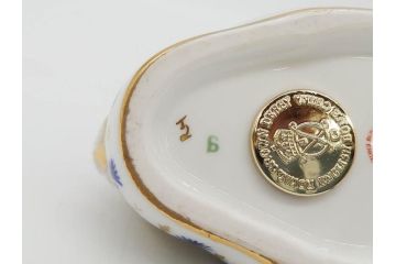 イギリス　ROYAL CROWN DERBY(ロイヤルクラウンダービー)　ペーパーウェイト　猫　うさぎ　繊細で華やかな色彩に心ときめくフィギュリン2点セット(ねこ、ネコ、兎、ウサギ、金彩、置物、磁器、ボーンチャイナ、オブジェ、ディスプレイ、英国)(R-079734)