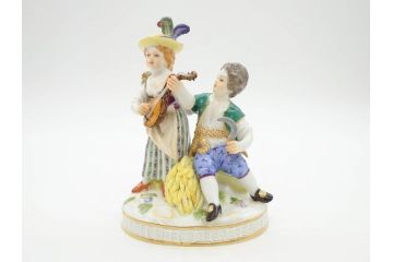 ドイツ　マイセン　Meissen　シェーンハイト　四季の寓意シリーズ　夏　匠の美技に見惚れるフィギュリン(少女、少年、農作業、金彩、置物、ディスプレイ、磁器、オブジェ)(R-079735)