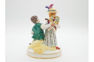 ドイツ　マイセン　Meissen　シェーンハイト　四季の寓意シリーズ　夏　匠の美技に見惚れるフィギュリン(少女、少年、農作業、金彩、置物、ディスプレイ、磁器、オブジェ)(R-079735)