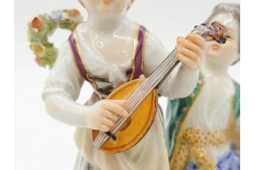 ドイツ　マイセン　Meissen　シェーンハイト　四季の寓意シリーズ　夏　匠の美技に見惚れるフィギュリン(少女、少年、農作業、金彩、置物、ディスプレイ、磁器、オブジェ)(R-079735)