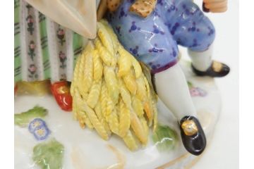 ドイツ　マイセン　Meissen　シェーンハイト　四季の寓意シリーズ　夏　匠の美技に見惚れるフィギュリン(少女、少年、農作業、金彩、置物、ディスプレイ、磁器、オブジェ)(R-079735)