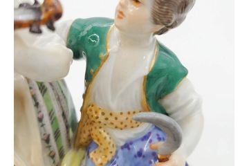 ドイツ　マイセン　Meissen　シェーンハイト　四季の寓意シリーズ　夏　匠の美技に見惚れるフィギュリン(少女、少年、農作業、金彩、置物、ディスプレイ、磁器、オブジェ)(R-079735)