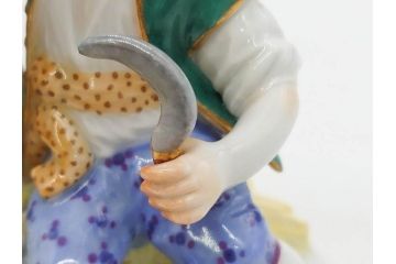 ドイツ　マイセン　Meissen　シェーンハイト　四季の寓意シリーズ　夏　匠の美技に見惚れるフィギュリン(少女、少年、農作業、金彩、置物、ディスプレイ、磁器、オブジェ)(R-079735)
