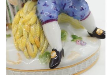ドイツ　マイセン　Meissen　シェーンハイト　四季の寓意シリーズ　夏　匠の美技に見惚れるフィギュリン(少女、少年、農作業、金彩、置物、ディスプレイ、磁器、オブジェ)(R-079735)