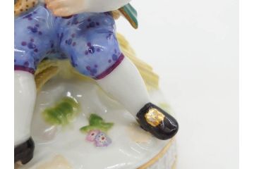 ドイツ　マイセン　Meissen　シェーンハイト　四季の寓意シリーズ　夏　匠の美技に見惚れるフィギュリン(少女、少年、農作業、金彩、置物、ディスプレイ、磁器、オブジェ)(R-079735)