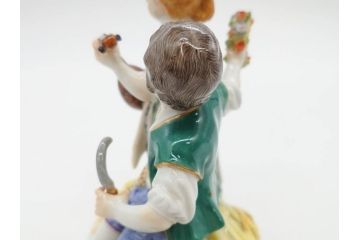 ドイツ　マイセン　Meissen　シェーンハイト　四季の寓意シリーズ　夏　匠の美技に見惚れるフィギュリン(少女、少年、農作業、金彩、置物、ディスプレイ、磁器、オブジェ)(R-079735)