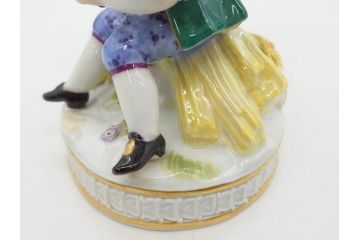 ドイツ　マイセン　Meissen　シェーンハイト　四季の寓意シリーズ　夏　匠の美技に見惚れるフィギュリン(少女、少年、農作業、金彩、置物、ディスプレイ、磁器、オブジェ)(R-079735)