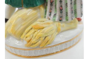 ドイツ　マイセン　Meissen　シェーンハイト　四季の寓意シリーズ　夏　匠の美技に見惚れるフィギュリン(少女、少年、農作業、金彩、置物、ディスプレイ、磁器、オブジェ)(R-079735)