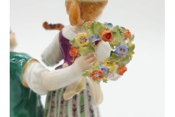 ドイツ　マイセン　Meissen　シェーンハイト　四季の寓意シリーズ　夏　匠の美技に見惚れるフィギュリン(少女、少年、農作業、金彩、置物、ディスプレイ、磁器、オブジェ)(R-079735)