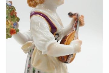 ドイツ　マイセン　Meissen　シェーンハイト　四季の寓意シリーズ　夏　匠の美技に見惚れるフィギュリン(少女、少年、農作業、金彩、置物、ディスプレイ、磁器、オブジェ)(R-079735)