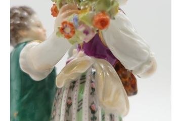 ドイツ　マイセン　Meissen　シェーンハイト　四季の寓意シリーズ　夏　匠の美技に見惚れるフィギュリン(少女、少年、農作業、金彩、置物、ディスプレイ、磁器、オブジェ)(R-079735)