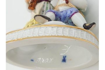 ドイツ　マイセン　Meissen　シェーンハイト　四季の寓意シリーズ　夏　匠の美技に見惚れるフィギュリン(少女、少年、農作業、金彩、置物、ディスプレイ、磁器、オブジェ)(R-079735)