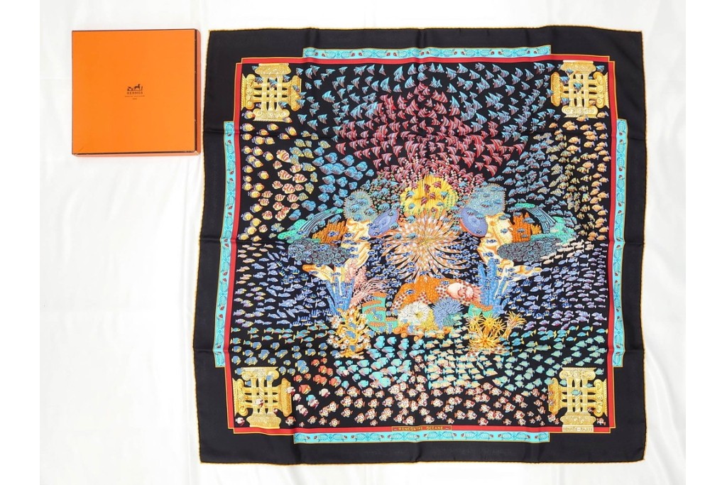 フランス　HERMES(エルメス)　カレ90　RENCONTRE OCEANE(大西洋の出会い)　色鮮やかなシルクのスカーフ　外箱付き　(R-079743)