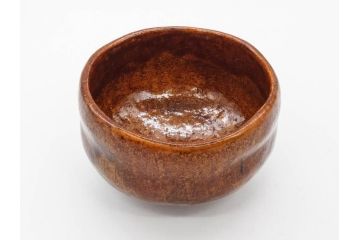 九代 大樋長左衛門　飴釉　約13cm　4.1寸　艶やかな釉薬が美しい見事な茶碗(茶器、抹茶碗、茶道具、和食器、煎茶道具、鵬雲斎書付、大樋焼、落款印、四寸一分、茶巾付き、共箱付き)(R-079744)　