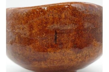 九代 大樋長左衛門　飴釉　約13cm　4.1寸　艶やかな釉薬が美しい見事な茶碗(茶器、抹茶碗、茶道具、和食器、煎茶道具、鵬雲斎書付、大樋焼、落款印、四寸一分、茶巾付き、共箱付き)(R-079744)　