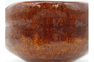 九代 大樋長左衛門　飴釉　約13cm　4.1寸　艶やかな釉薬が美しい見事な茶碗(茶器、抹茶碗、茶道具、和食器、煎茶道具、鵬雲斎書付、大樋焼、落款印、四寸一分、茶巾付き、共箱付き)(R-079744)　