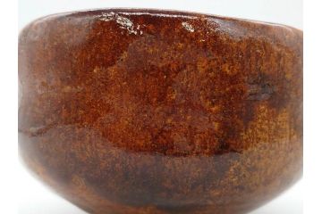 九代 大樋長左衛門　飴釉　約13cm　4.1寸　艶やかな釉薬が美しい見事な茶碗(茶器、抹茶碗、茶道具、和食器、煎茶道具、鵬雲斎書付、大樋焼、落款印、四寸一分、茶巾付き、共箱付き)(R-079744)　