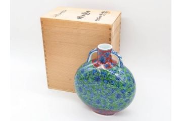 館林源右衛門　緑彩唐草　高さ 約24cm　緻密なデザインが美しい扁壷(壺、一輪挿し、花瓶、花器、花生、花入、フラワーベース、陶器、共箱付き)(R-079745)