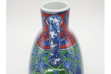 館林源右衛門　緑彩唐草　高さ 約24cm　緻密なデザインが美しい扁壷(壺、一輪挿し、花瓶、花器、花生、花入、フラワーベース、陶器、共箱付き)(R-079745)