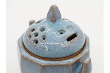 中里重利　鈞窯　水色の釉薬に魅せられる香炉(三玄窯、香爐、唐津焼、仏具、茶道具、落款印、共箱付き)(R-079747)