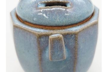 中里重利　鈞窯　水色の釉薬に魅せられる香炉(三玄窯、香爐、唐津焼、仏具、茶道具、落款印、共箱付き)(R-079747)