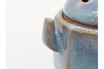 中里重利　鈞窯　水色の釉薬に魅せられる香炉(三玄窯、香爐、唐津焼、仏具、茶道具、落款印、共箱付き)(R-079747)