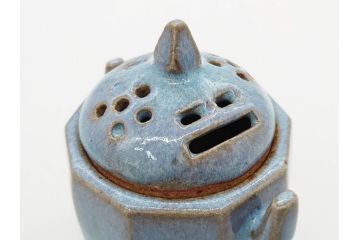中里重利　鈞窯　水色の釉薬に魅せられる香炉(三玄窯、香爐、唐津焼、仏具、茶道具、落款印、共箱付き)(R-079747)