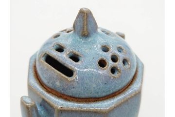 中里重利　鈞窯　水色の釉薬に魅せられる香炉(三玄窯、香爐、唐津焼、仏具、茶道具、落款印、共箱付き)(R-079747)