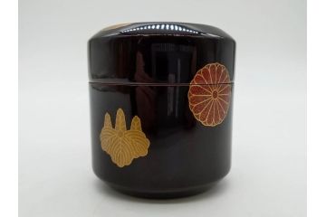 八代 中村宗哲　菊桐蒔絵　雅な美しさのある茶入(花、金彩、漆器、木製、茶入れ、茶筒、茶道具、茶器、又妙斎書付、共箱付き)(R-079748)