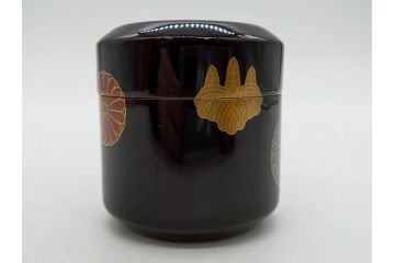 八代 中村宗哲　菊桐蒔絵　雅な美しさのある茶入(花、金彩、漆器、木製、茶入れ、茶筒、茶道具、茶器、又妙斎書付、共箱付き)(R-079748)