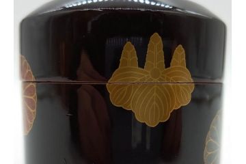 八代 中村宗哲　菊桐蒔絵　雅な美しさのある茶入(花、金彩、漆器、木製、茶入れ、茶筒、茶道具、茶器、又妙斎書付、共箱付き)(R-079748)