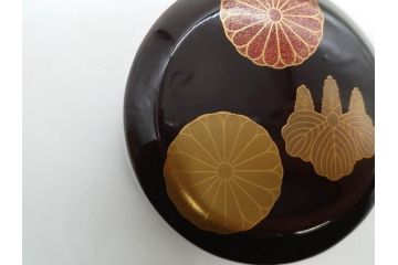 八代 中村宗哲　菊桐蒔絵　雅な美しさのある茶入(花、金彩、漆器、木製、茶入れ、茶筒、茶道具、茶器、又妙斎書付、共箱付き)(R-079748)