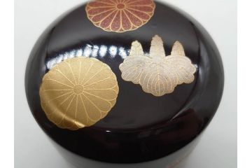 八代 中村宗哲　菊桐蒔絵　雅な美しさのある茶入(花、金彩、漆器、木製、茶入れ、茶筒、茶道具、茶器、又妙斎書付、共箱付き)(R-079748)