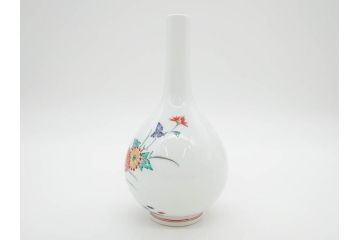 重要無形文化財　人間国宝　十三代 酒井田柿右衛門　有田焼　錦　菊鳥文　高さ 約19cm　華やかな絵付が魅力の花瓶(一輪挿し、花器、花生、花入、フラワーベース、共箱付き、裏印、花押)(R-079749)