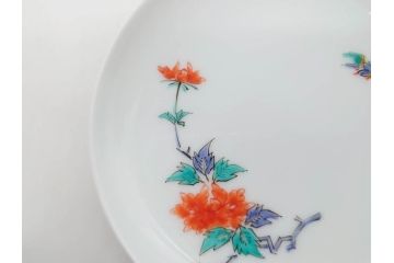 重要無形文化財　人間国宝　十三代 酒井田柿右衛門　有田焼　錦　牡丹文　約11cm　3.5寸　食卓に華やぎを添える小皿5枚セット(花、鳥、豆皿、手塩皿、和皿、和食器、共箱付き、裏印、花押、三寸五分)(R-079750)