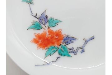 重要無形文化財　人間国宝　十三代 酒井田柿右衛門　有田焼　錦　牡丹文　約11cm　3.5寸　食卓に華やぎを添える小皿5枚セット(花、鳥、豆皿、手塩皿、和皿、和食器、共箱付き、裏印、花押、三寸五分)(R-079750)