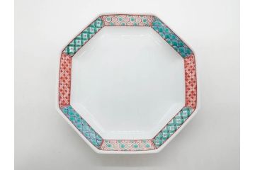 重要無形文化財　人間国宝　十三代 酒井田柿右衛門　有田焼　錦　地文　約16cm　5.1寸　細かな絵付けが見事な八角皿5枚セット(亀甲文、青海波文、七宝文、菱文、吉祥文様、変形皿、中皿、和皿、和食器、共箱付き、裏印、花押、五寸一分)(R-079751)