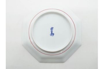 重要無形文化財　人間国宝　十三代 酒井田柿右衛門　有田焼　錦　地文　約16cm　5.1寸　細かな絵付けが見事な八角皿5枚セット(亀甲文、青海波文、七宝文、菱文、吉祥文様、変形皿、中皿、和皿、和食器、共箱付き、裏印、花押、五寸一分)(R-079751)