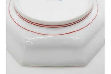 重要無形文化財　人間国宝　十三代 酒井田柿右衛門　有田焼　錦　地文　約16cm　5.1寸　細かな絵付けが見事な八角皿5枚セット(亀甲文、青海波文、七宝文、菱文、吉祥文様、変形皿、中皿、和皿、和食器、共箱付き、裏印、花押、五寸一分)(R-079751)