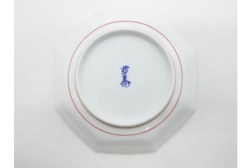 重要無形文化財　人間国宝　十三代 酒井田柿右衛門　有田焼　錦　地文　約16cm　5.1寸　細かな絵付けが見事な八角皿5枚セット(亀甲文、青海波文、七宝文、菱文、吉祥文様、変形皿、中皿、和皿、和食器、共箱付き、裏印、花押、五寸一分)(R-079751)