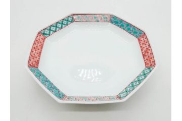 重要無形文化財　人間国宝　十三代 酒井田柿右衛門　有田焼　錦　地文　約16cm　5.1寸　細かな絵付けが見事な八角皿5枚セット(亀甲文、青海波文、七宝文、菱文、吉祥文様、変形皿、中皿、和皿、和食器、共箱付き、裏印、花押、五寸一分)(R-079751)