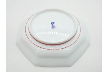 重要無形文化財　人間国宝　十三代 酒井田柿右衛門　有田焼　錦　地文　約16cm　5.1寸　細かな絵付けが見事な八角皿5枚セット(亀甲文、青海波文、七宝文、菱文、吉祥文様、変形皿、中皿、和皿、和食器、共箱付き、裏印、花押、五寸一分)(R-079751)
