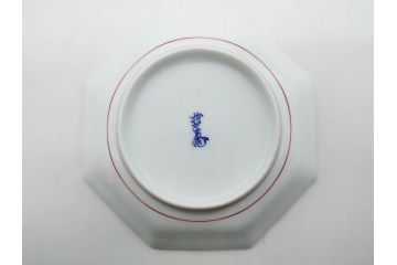 重要無形文化財　人間国宝　十三代 酒井田柿右衛門　有田焼　錦　地文　約16cm　5.1寸　細かな絵付けが見事な八角皿5枚セット(亀甲文、青海波文、七宝文、菱文、吉祥文様、変形皿、中皿、和皿、和食器、共箱付き、裏印、花押、五寸一分)(R-079751)