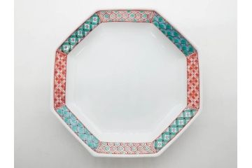 重要無形文化財　人間国宝　十三代 酒井田柿右衛門　有田焼　錦　地文　約16cm　5.1寸　細かな絵付けが見事な八角皿5枚セット(亀甲文、青海波文、七宝文、菱文、吉祥文様、変形皿、中皿、和皿、和食器、共箱付き、裏印、花押、五寸一分)(R-079751)