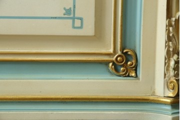 イタリアビンテージ　希少デザイン　華やかな装飾と可愛らしい色遣いが素敵なロココ調のデスク　(R-079754)