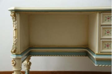 イタリアビンテージ　希少デザイン　華やかな装飾と可愛らしい色遣いが素敵なロココ調のデスク　(R-079754)
