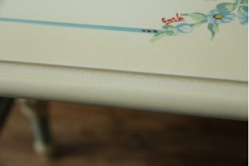 イタリアビンテージ　希少デザイン　華やかな装飾と可愛らしい色遣いが素敵なロココ調のデスク　(R-079754)