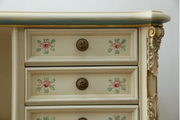 イタリアビンテージ　希少デザイン　華やかな装飾と可愛らしい色遣いが素敵なロココ調のデスク　(R-079754)