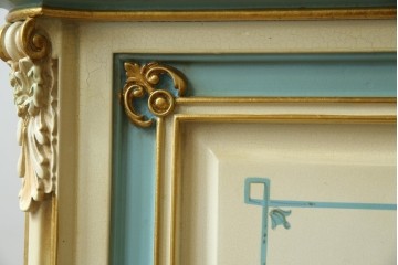 イタリアビンテージ　希少デザイン　華やかな装飾と可愛らしい色遣いが素敵なロココ調のデスク　(R-079754)